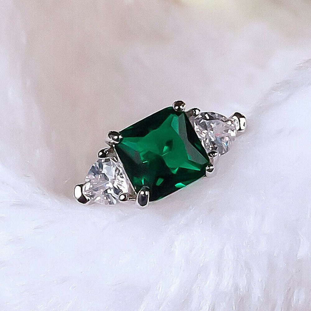 Gorgeous 925 Silver Princess Cut Emerald Ring - Picture 2 of 5